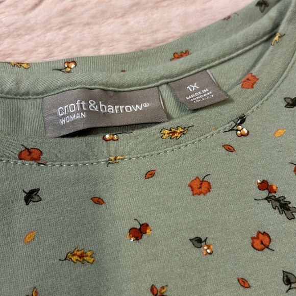 Size 1X Croft & Barrow leaf print top - Picture 4 of 10